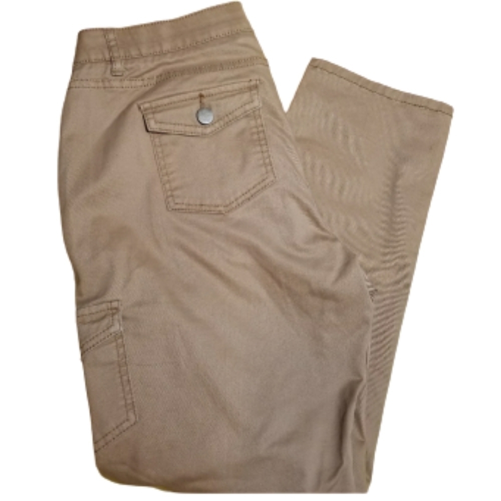 Charter CLUB Pants Tan size 8P capri, pants cargo pants